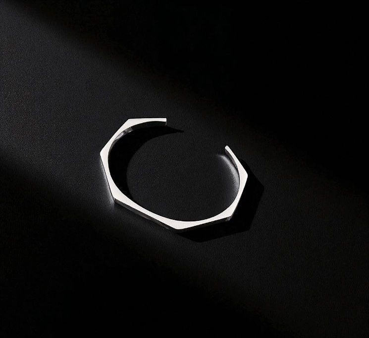 MENS AURA HANDCUFF