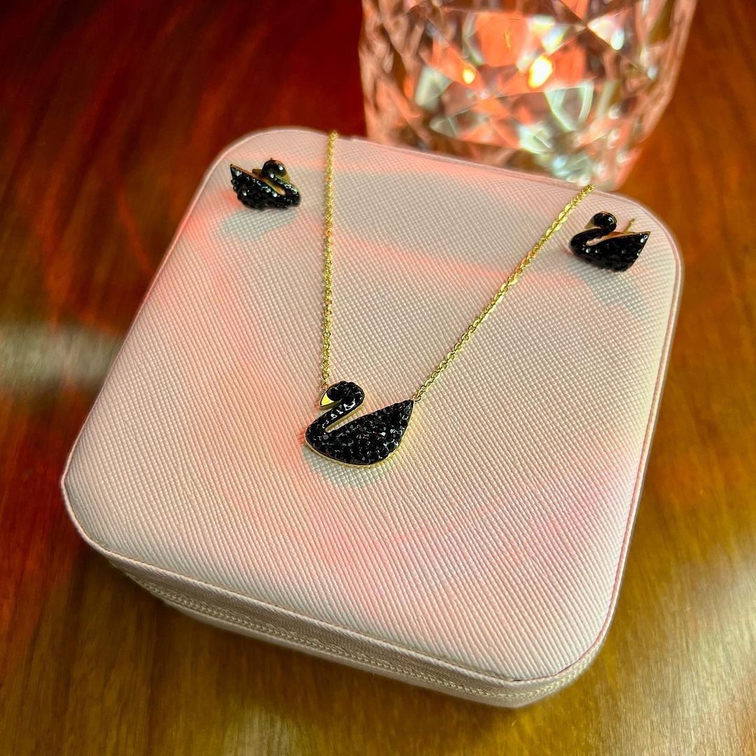 SWAN GOLDEN-BLACK  SET